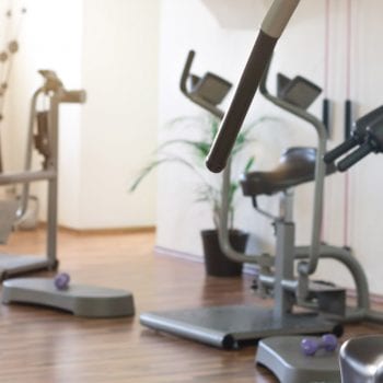 Femme Motion - Fitnessstudio in Villach - Zirkeltraining unsere modernen Geräte im Sonnenschein